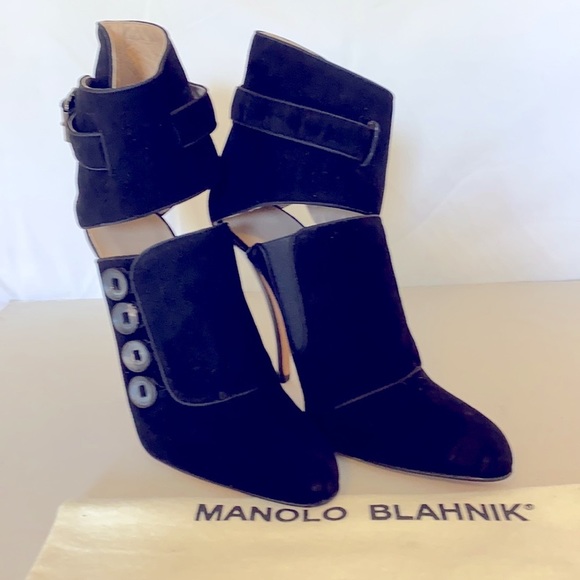 - Manolo Blahnik Black Suede Button Boot Heels 39.5 - Picture 9 of 14